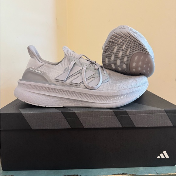 Adidas Ultraboost 5 (11.5 M) - Picture 2 of 6